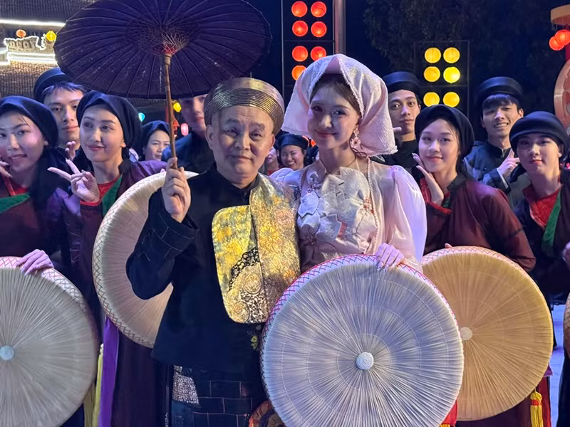 Tính đến chiều ngày 2/3, MV Bắc Bling đạt hơn 2,3 triệu lượt xem trên Youtube, lọt top 2 trong danh mục âm nhạc thịnh hành. Ảnh: FB Xuân Hinh.