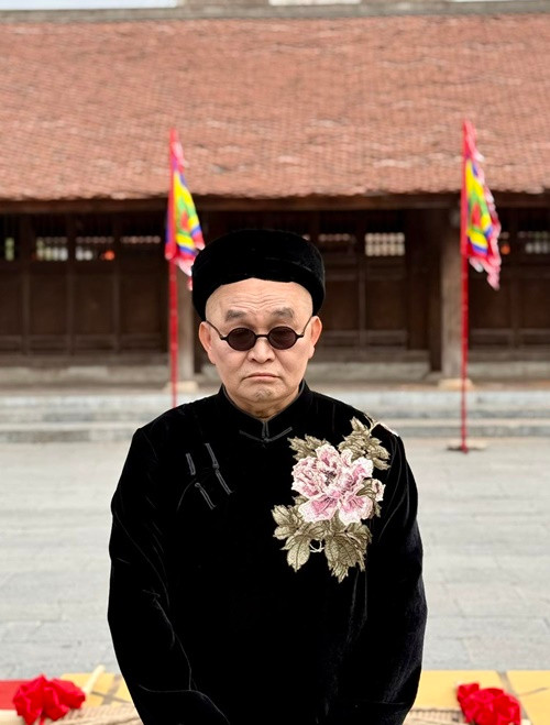 Xuân Hinh chia sẻ, ông nhận lời tham gia MV của Hòa Minzy vì mong muốn giới thiệu cho tất cả mọi người biết về nét đẹp văn hoá dân tộc, văn hoá quê hương quan họ Bắc Ninh. Ảnh: FB Xuân Hinh.