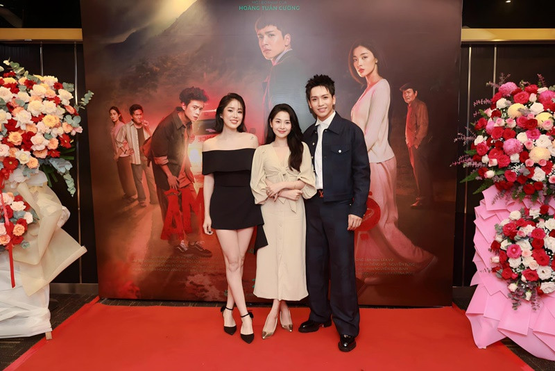 Ở tuổi 40, Lê Phương vẫn giữ được vóc dáng thon thả. "Đẹp, ganh tỵ luôn trời", diễn viên Thanh Trúc hết lời khen ngợi nhan sắc của Lê Phương. Ảnh: FB Bạch Công Khanh.