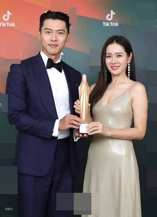 Son Ye Jin và Hyun Bin hẹn hò sau khi đóng chung phim Hạ cánh nơi anh năm 2020. Tháng 3/2022, đôi uyên ương tổ chức đám cưới. Ảnh: Znews.