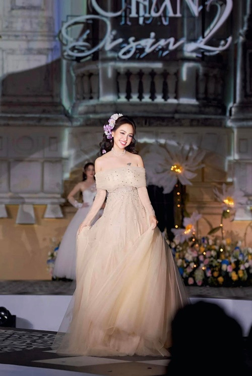 Bà mẹ hai con từng bày tỏ về việc xăm mình: "Xăm bây giờ không còn là sở thích, trào lưu hay để chứng tỏ bản thân nữa, mà thực sự là một nghệ thuật".