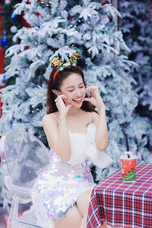 Nữ diễn viên phim Nhật ký Vàng Anh từng nhiều năm làm mẹ đơn thân trước khi tái hôn với doanh nhân Đặng Cường.