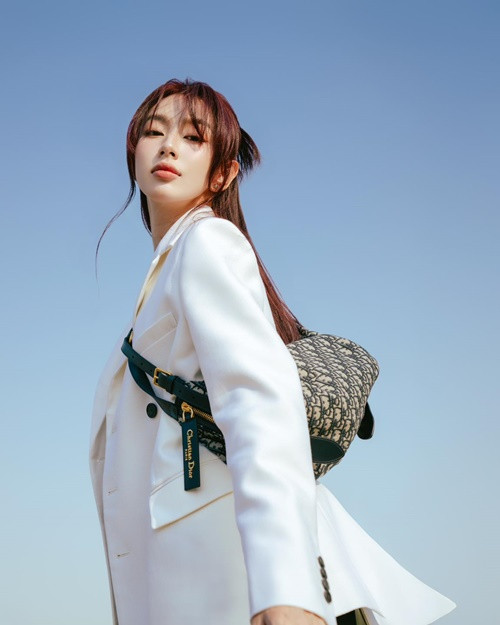 Sen Vàng nhấn mạnh, suốt những năm qua, Thùy Tiên đã cống hiến hết mình cho các hoạt động thiện nguyện, mang yêu thương và hy vọng lan tỏa đến mọi người. Ảnh: FB Thùy Tiên.