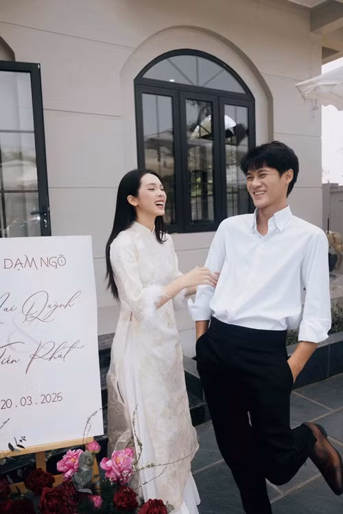 Quỳnh Lương và chồng thiếu gia tươi rói trong ngày trọng đại.