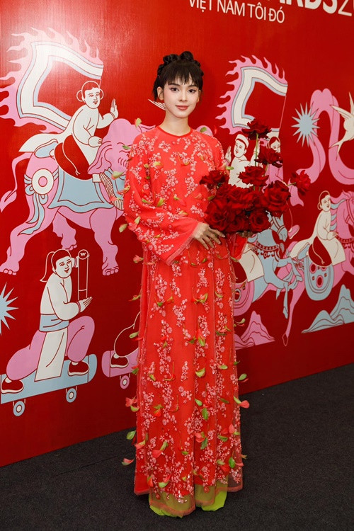 Nữ diễn viên chia sẻ vào tháng 2/2025, cô không bị nghén nhưng hơi yếu, phải nằm nhiều.