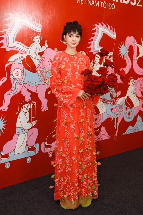 Nữ diễn viên chia sẻ vào tháng 2/2025, cô không bị nghén nhưng hơi yếu, phải nằm nhiều.