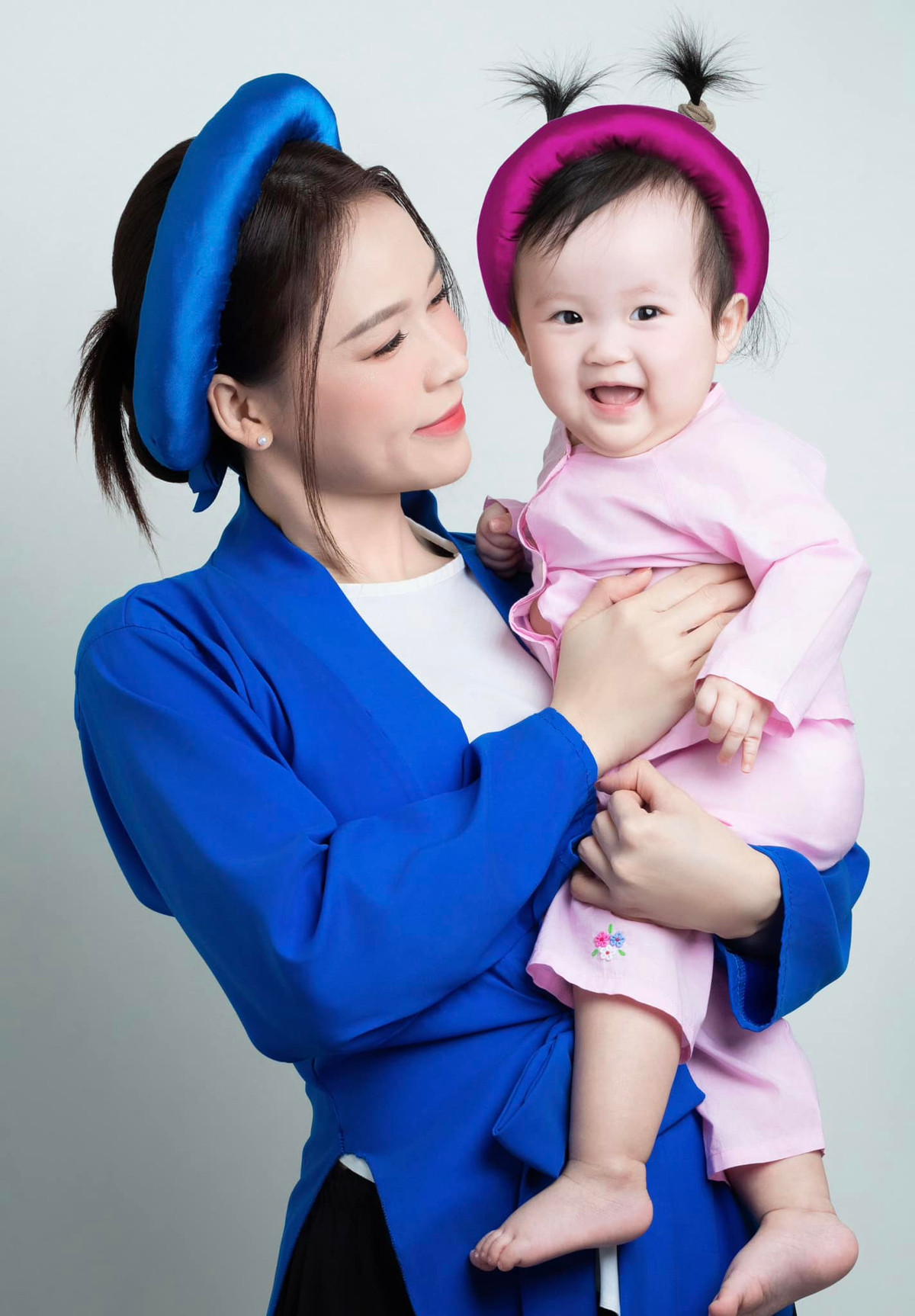 Con gái Sam xinh như thiên thần.