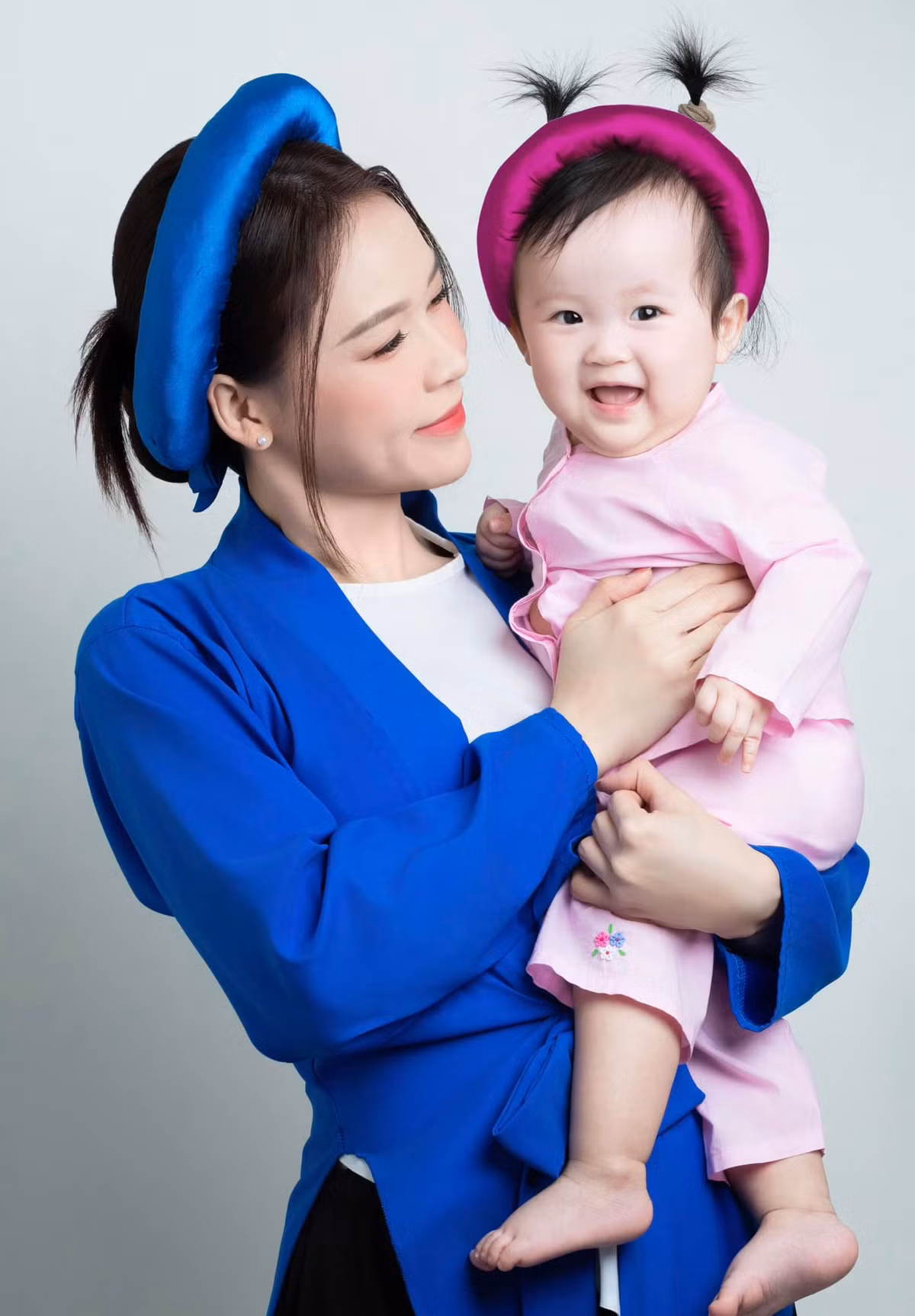 Con gái Sam xinh như thiên thần.