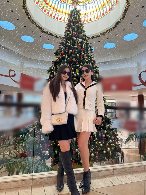 Con gái Lý Hương ăn mặc sành điệu, trẻ trung. Ảnh: FB Lý Hương.