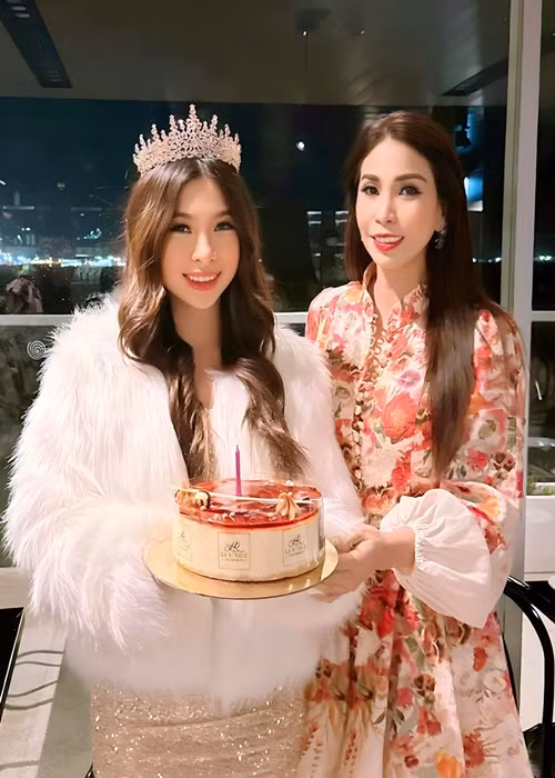 Lý Hương thường xuyên đăng tải hình ảnh bên ái nữ. Ảnh: FB Lý Hương.