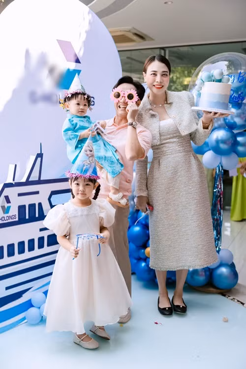 Đàm Thu Trang không còn hoạt động trong showbiz nhiều năm qua. Sau khi kết hôn, cô tập trung kinh doanh cùng chồng.