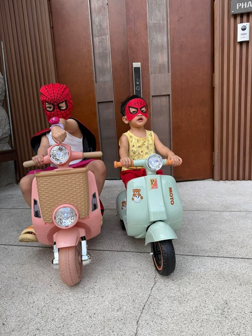 "2 siêu quậy sáng ra đòi lấy xe đưa baba đi làm", vị doanh nhân phố núi chia sẻ.