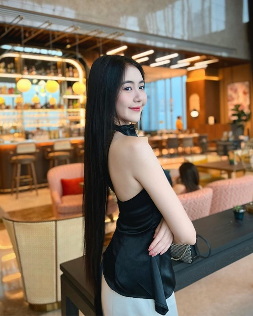 Mỹ Dung ngưỡng mộ Thúy An - Á hậu 2 tại cuộc thi Hoa hậu Việt Nam 2018. Cả hai cùng quê.