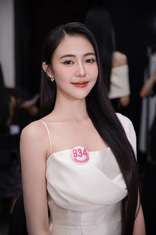 Lê Thị Mỹ Dung là một trong số 41 người đẹp xuất sắc vào chung khảo Hoa hậu Việt Nam 2024. Thí sinh này sinh năm 2001, đến từ Rạch Giá (Kiên Giang).