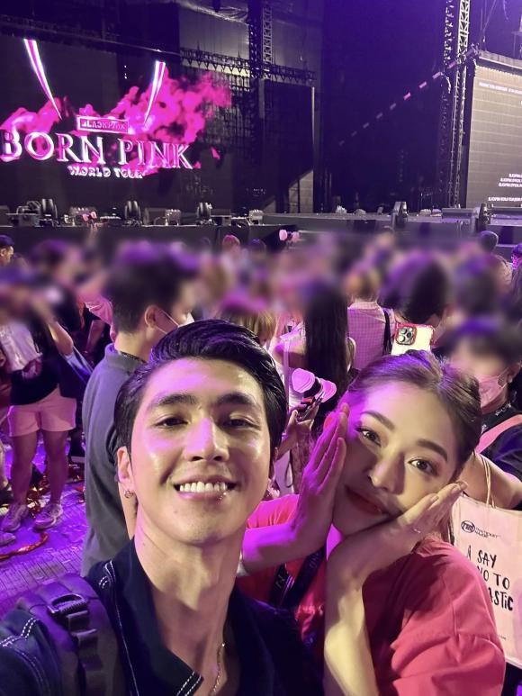 Chiều chuộng vợ, Bình Anh cùng Phương Nga đi xem các concert của BlackPink. Ảnh: FB Phương Nga.