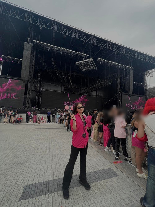 Phương Nga không ngại bày tỏ cô là fan ruột của BlackPink. Ảnh: FB Phương Nga.