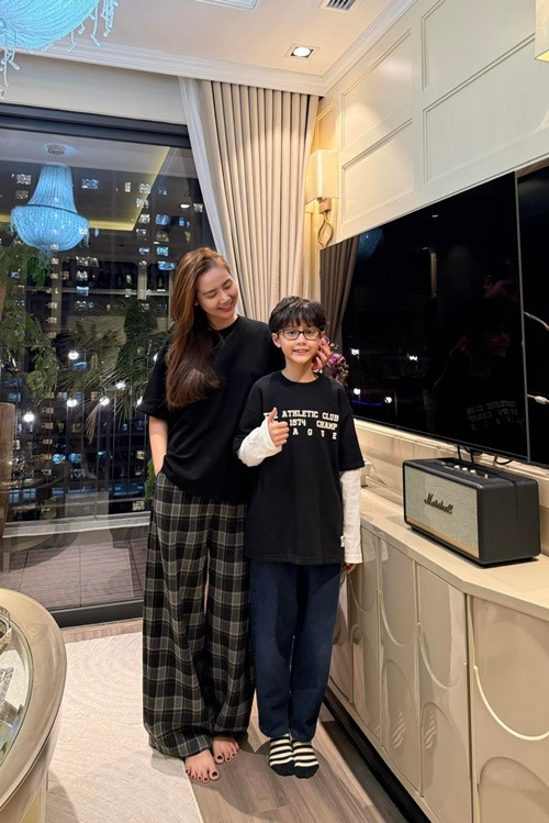 Huyền Lizzie tậu căn hộ riêng sau khi ly hôn. Năm 2022, người đẹp khoe không gian tổ ấm sang trọng, đậm phong cách Hàn Quốc.