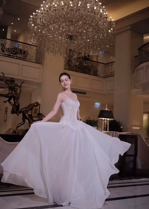 Nữ diễn viên phim Thương ngày nắng về hiện tại có số đo ba vòng 81-59-89 cm.