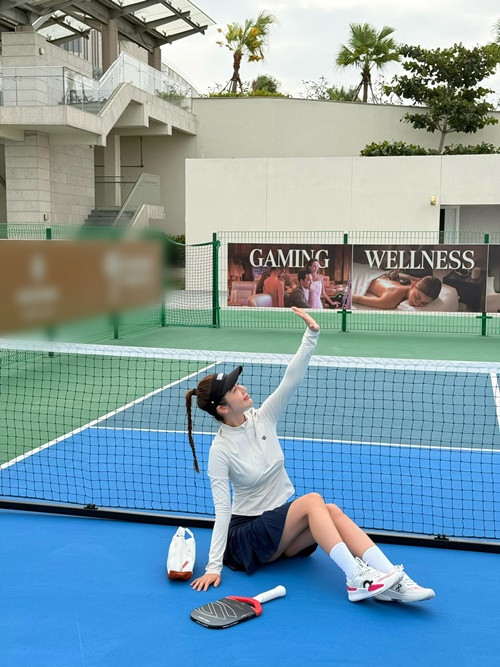 Để giữ dáng vóc săn chắc, Huyền Lizzie tập nhiều môn thể thao như cầu lông, pickleball, chạy bộ, yoga.