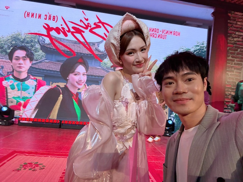 Hòa Minzy vừa chia sẻ về mối quan hệ giữa cô và cầu thủ Văn Toàn. Nữ ca sĩ cho biết, cô và Văn Toàn chỉ là bạn thân, không hề có mối quan hệ yêu đương. Ảnh: FB Văn Toàn.