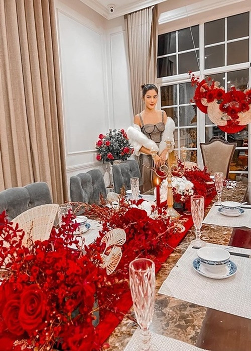 Trước khi trở thành á hậu, Phương Thảo đã có cuộc sống sang chảnh. Không ít lần, cô khoe không gian sống xa hoa.