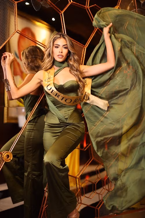 Ediris Rivera Berrios - đại diện Puerto Rico đoạt á hậu 2 Miss Global 2025. Cô sở hữu gương mặt xinh đẹp với mái tóc vàng, thân hình đồng hồ cát.