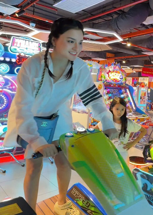 Nữ người mẫu chia sẻ, cô là bà mẹ đơn thân hạnh phúc.