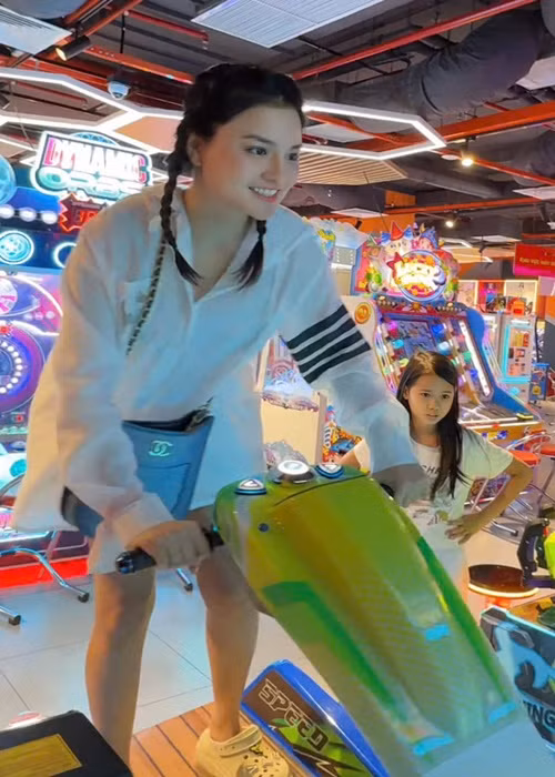 Nữ người mẫu chia sẻ, cô là bà mẹ đơn thân hạnh phúc.