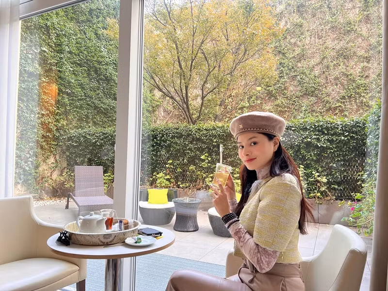 Vũ Thu Phương tận hưởng chuyến du lịch nước ngoài.