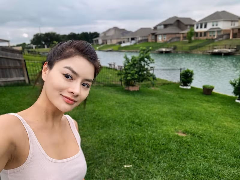 Nữ người mẫu giữ kín hôn nhân tan vỡ trong suốt 1 năm.