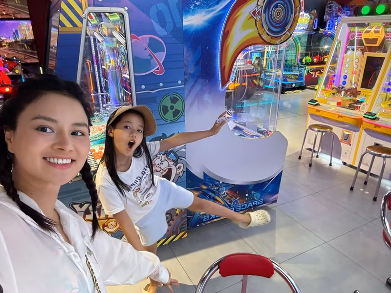 Vũ Thu Phương dành nhiều thời gian cho hai con gái.