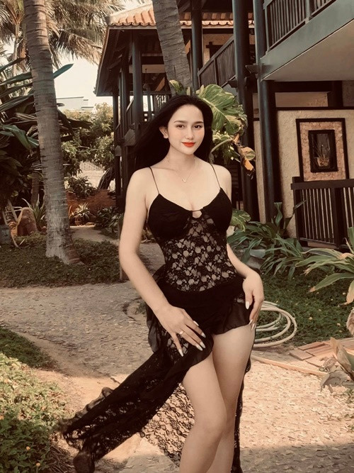 Trước khi lập gia đình, Huỳnh Như làm người mẫu, diễn viên nhờ ngoại hình xinh đẹp như hot girl.