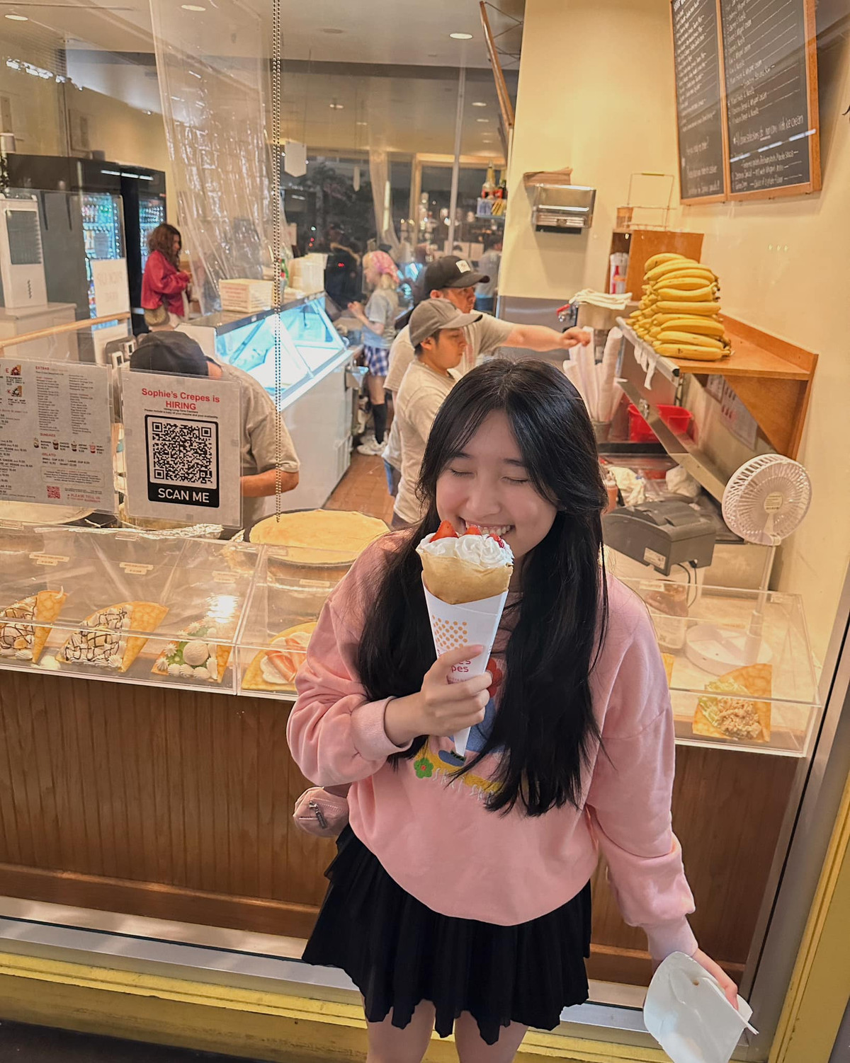 Nữ YouTuber 18 tuổi cũng rất tích cực tham gia các hoạt động xã hội, truyền cảm hứng.