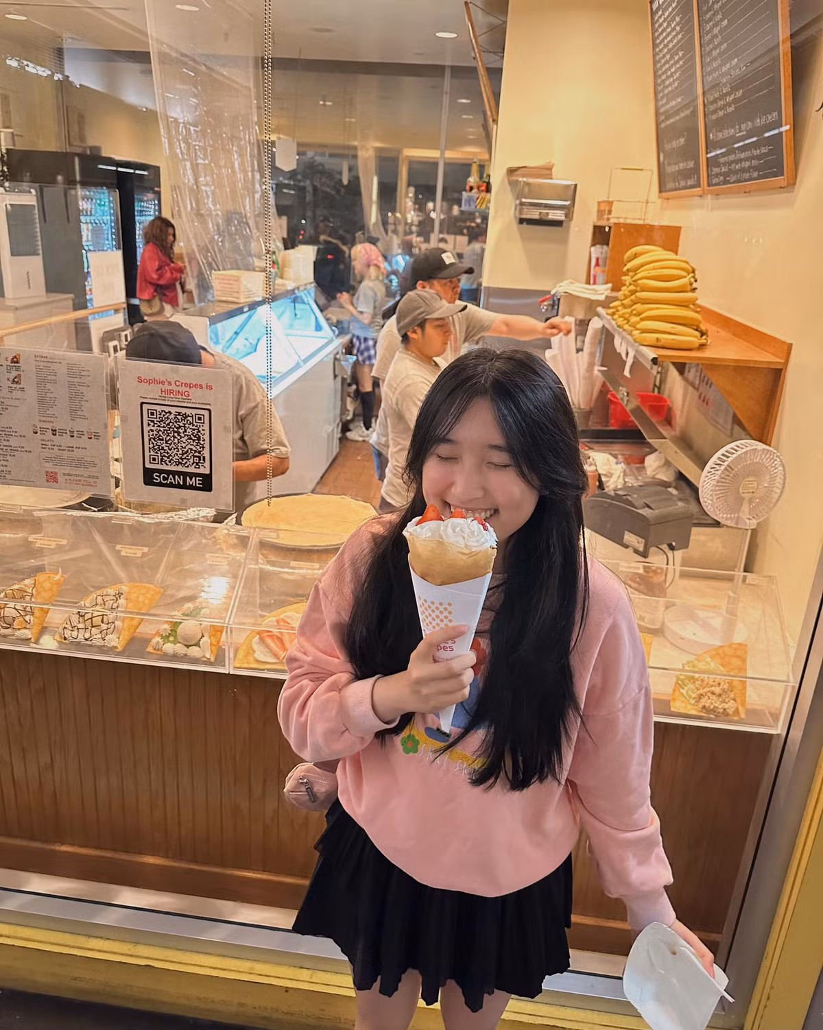 Nữ YouTuber 18 tuổi cũng rất tích cực tham gia các hoạt động xã hội, truyền cảm hứng.