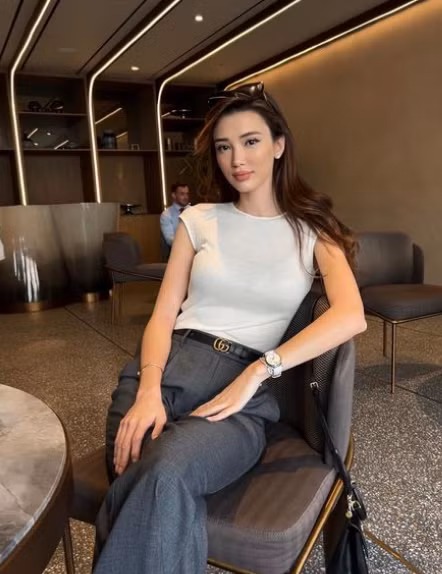 Người đẹp ăn mặc "sang chảnh" hơn và có sự tiết chế trong trang phục mỗi khi xuất hiện tại các sự kiện.