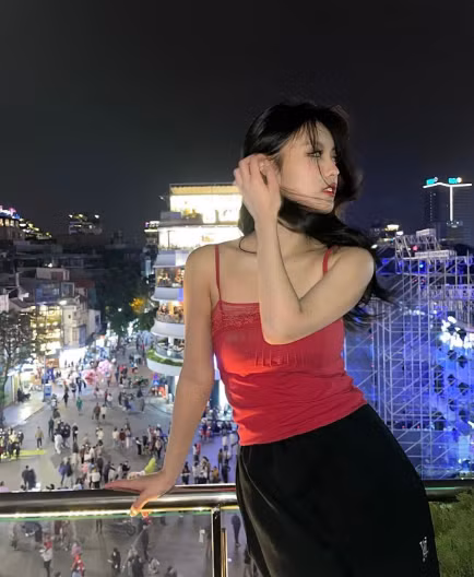 Với lợi thế đó, Coffee Club luôn là địa điểm hút khách nhất nhì khu vực quán cafe quanh hồ Gươm. Ảnh: @heyitsahin