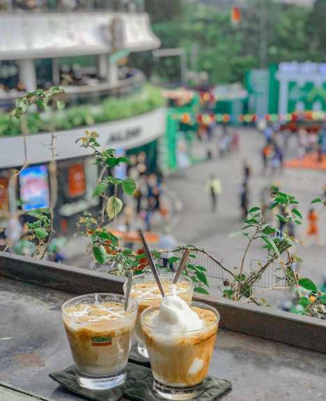 Với vị trí đặc biệt, trong dịp lễ hội cuối năm này quán cà phê này là toạ độ lý tưởng không kém để chiêm ngưỡng trọn vẹn lễ hội countdown. Ảnh: @Congcaphe