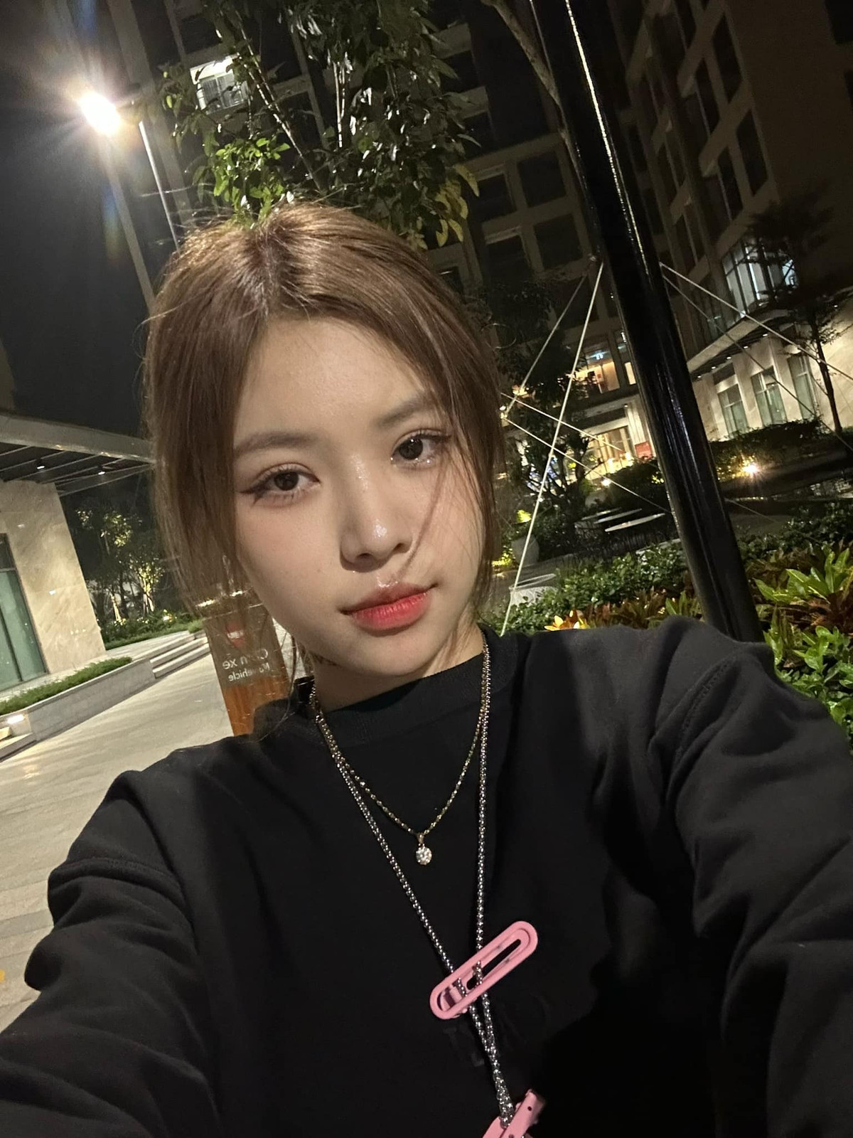 Ngân Hà tên là Lương Thị Ngọc Hà, một hot girl TikTok sinh năm 2003 đến từ Hà Nội. Cô nổi tiếng qua các video TikTok vui nhộn, giải trí với lượt view rất cao.