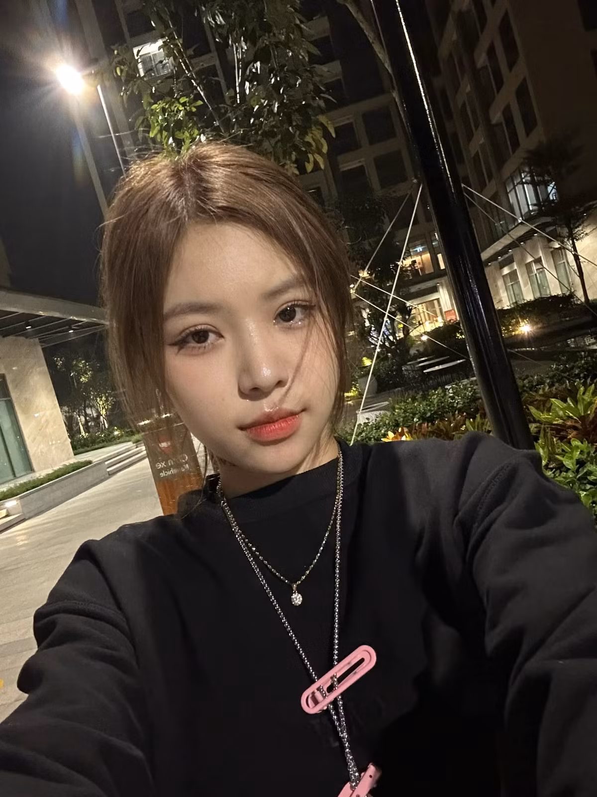 Ngân Hà tên là Lương Thị Ngọc Hà, một hot girl TikTok sinh năm 2003 đến từ Hà Nội. Cô nổi tiếng qua các video TikTok vui nhộn, giải trí với lượt view rất cao.