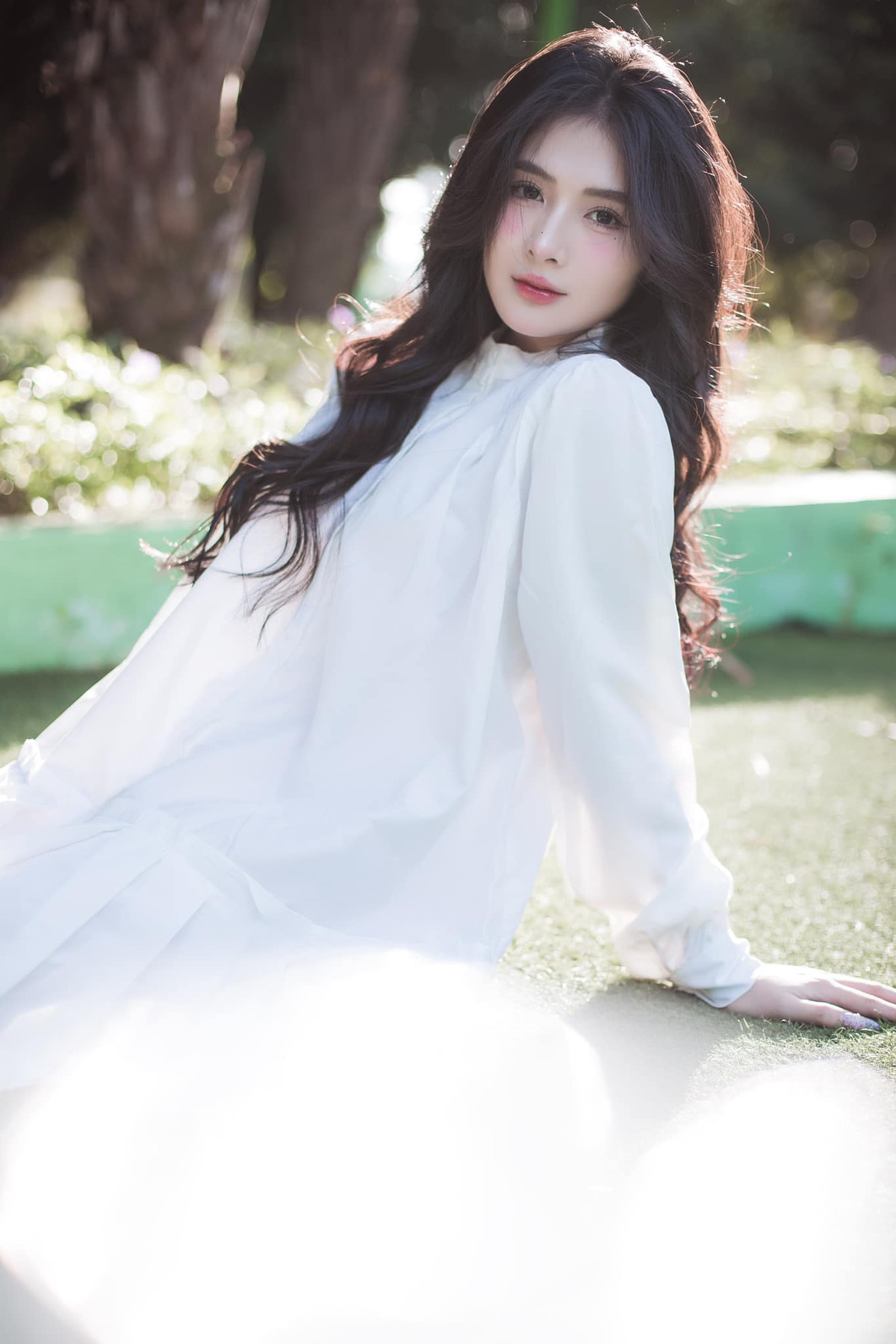 Quỳnh Alee có tên thật là Bùi Thị Quỳnh, các video cô đăng tải đều có lượt xem cao và ổn định trên các nền tảng Facebook, Youtube, TikTok.