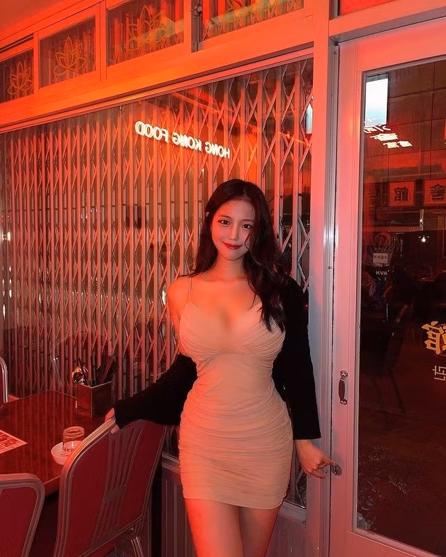 Người đẹp khẳng định ba vòng của mình là hoàn toàn tự nhiên, chưa qua “dao kéo”.