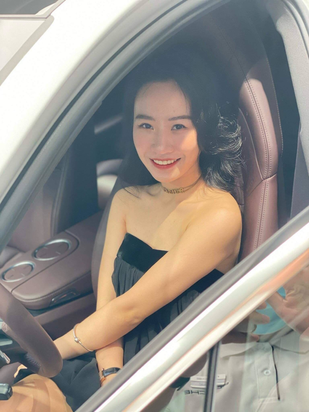 Trước thông tin này, cư dân mạng khẳng định gái xinh xứ Nghệ chính là một rich kid chính hiệu.