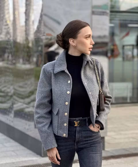 Vóc dáng của nữ trọng tài Kostyunina không hề thua kém người mẫu chuyên nghiệp và còn đậm chất khỏe khoắn thể thao.