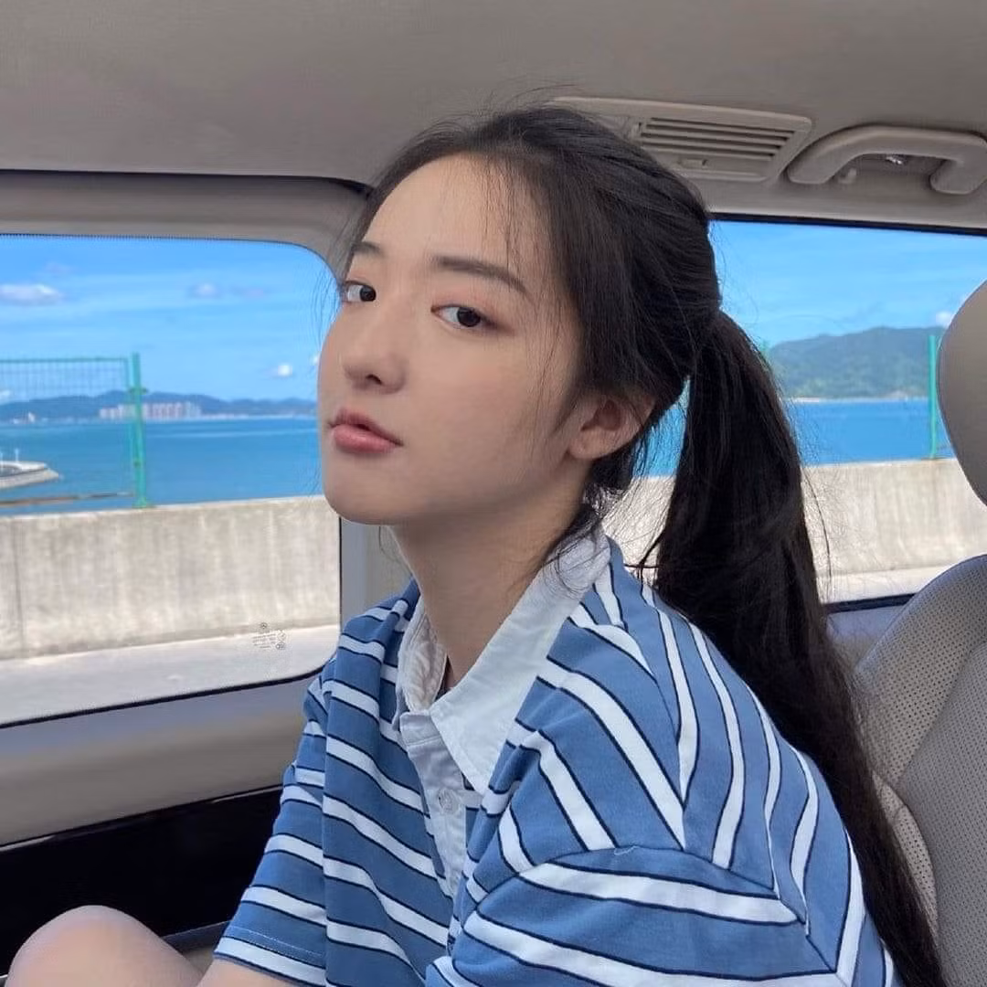 Với lợi thế ngoại hình, người đẹp đã kiếm tiền từ việc làm mẫu bán thời gian suốt thời sinh viên.