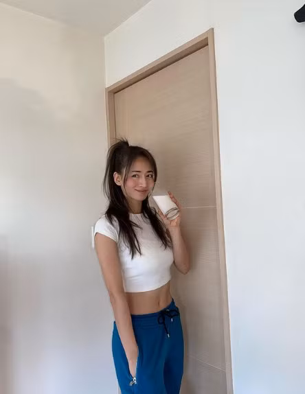 Những đường cong nóng bỏng khiến người nhìn không thể rời mắt của Miyagawa.