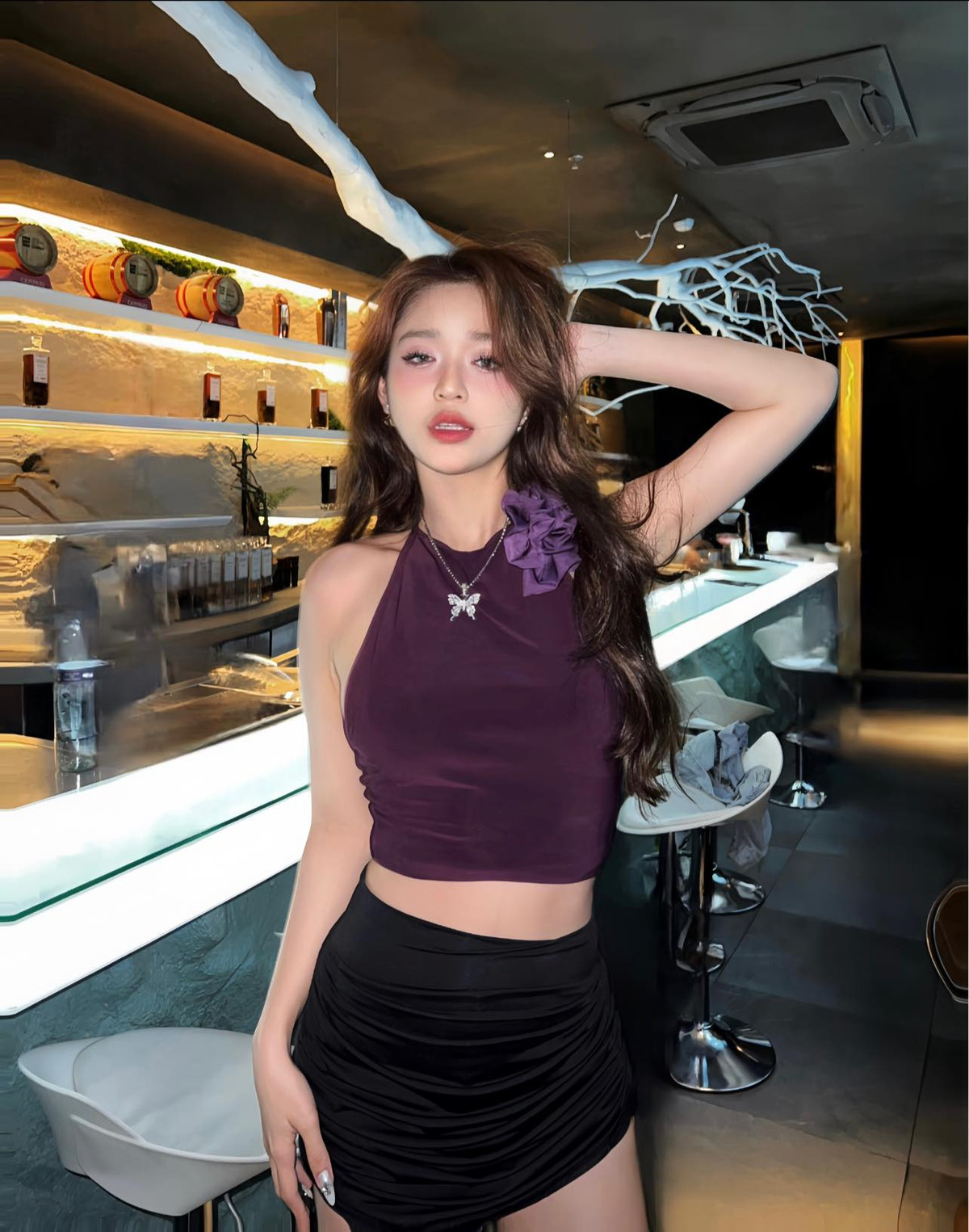 Nhờ có sức hút và sự nổi tiếng trong giới trẻ, Mai Hà Hoàng Yến đã và đang nhận được nhiều hợp đồng quảng cáo.