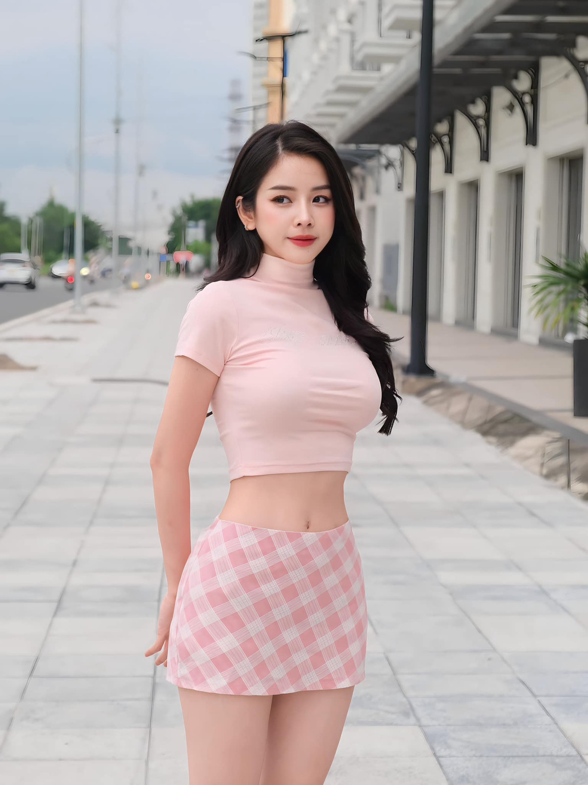 Cô bận rộn với nhiều lịch "chạy show" tại các sự kiện ở trường đại học, lễ hội âm nhạc dịp cuối năm...