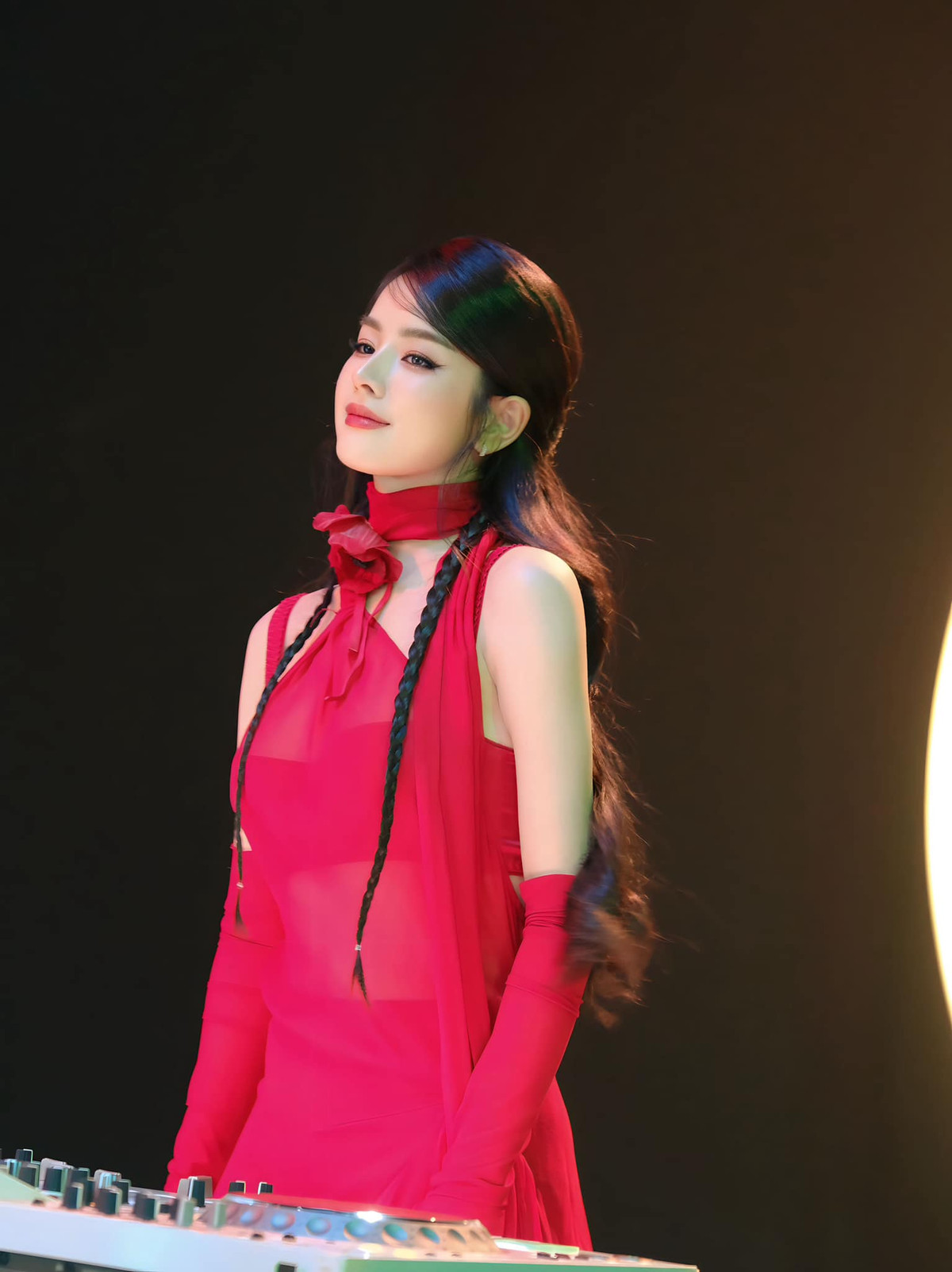 Hiện tại, cô có thu nhập ổn định nhờ công việc DJ, diễn xuất, KOL quảng cáo...