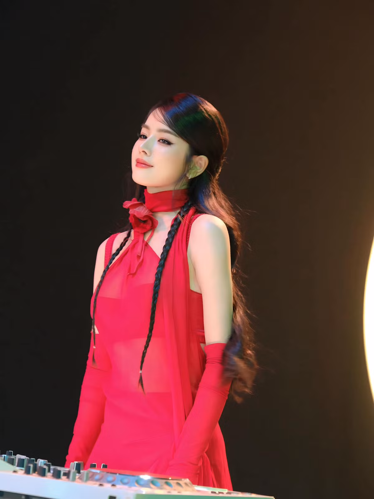 Hiện tại, cô có thu nhập ổn định nhờ công việc DJ, diễn xuất, KOL quảng cáo...