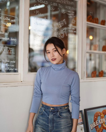 Becky cao 1m60, nặng 45kg, có vẻ đẹp tự nhiên, thân hình cân đối và khí chất rất tuyệt vời.